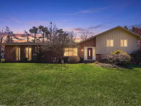 85 Whims, Rochester, MI 48306