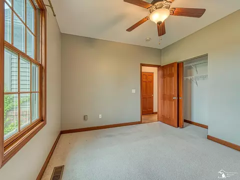 Bedroom - 9585 Minx, Temperance, MI 48182 photo 6 of 8