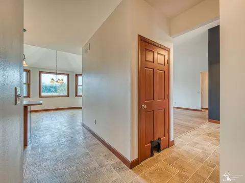 Entry Way - 9585 Minx, Temperance, MI 48182 photo 3 of 4