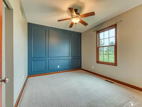 Bedroom - 9585 Minx, Temperance, MI 48182 photo 5 of 8