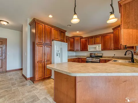 Kitchen - 9585 Minx, Temperance, MI 48182 photo 1 of 4