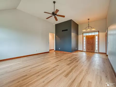 Living - 9585 Minx, Temperance, MI 48182 photo 6 of 6