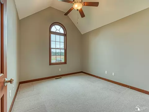 Bedroom - 9585 Minx, Temperance, MI 48182 photo 7 of 8