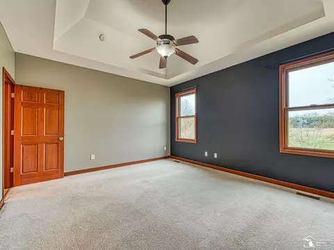 Bedroom - 9585 Minx, Temperance, MI 48182 photo 4 of 8