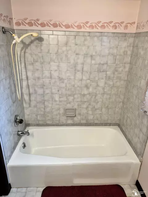 Bath - 647 Washington, Temperance, MI 48182 photo 5 of 5