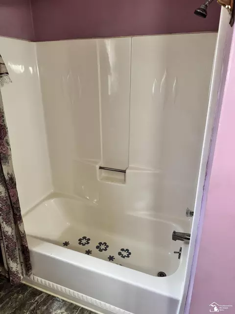 Bath - 647 Washington, Temperance, MI 48182 photo 3 of 5