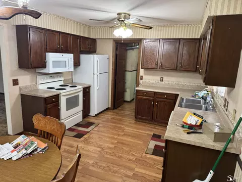 Kitchen - 647 Washington, Temperance, MI 48182 photo 1 of 2
