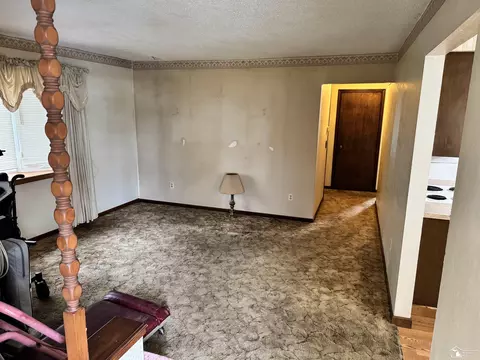 Living - 647 Washington, Temperance, MI 48182 photo 1 of 3