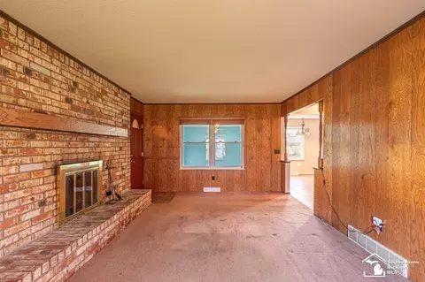 Living - 6442 Centennial, Temperance, MI 48182 photo 6 of 8