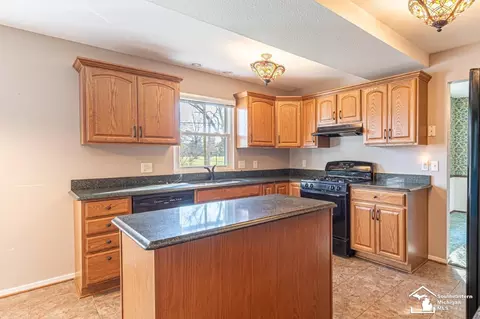 Kitchen - 6442 Centennial, Temperance, MI 48182 photo 3 of 6