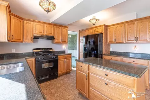 Kitchen - 6442 Centennial, Temperance, MI 48182 photo 4 of 6