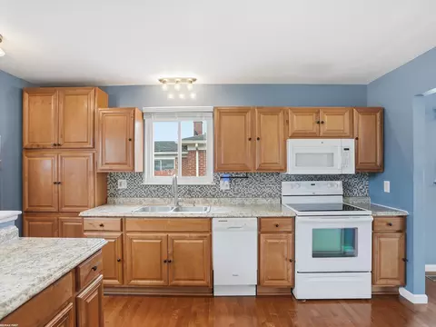 Kitchen - 12851 Chippewa, Warren, MI 48088 photo 1 of 4