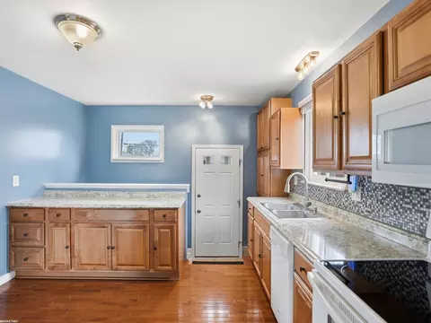Kitchen - 12851 Chippewa, Warren, MI 48088 photo 3 of 4