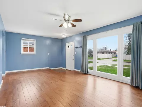 Living - 12851 Chippewa, Warren, MI 48088 photo 5 of 6