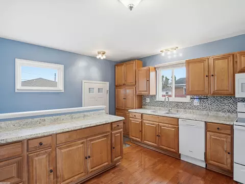 Kitchen - 12851 Chippewa, Warren, MI 48088 photo 2 of 4