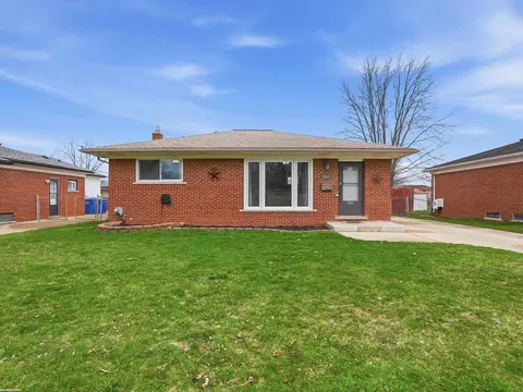 12851 Chippewa, Warren, MI 48088