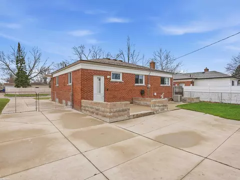 Exterior - 12851 Chippewa, Warren, MI 48088 photo 4 of 8