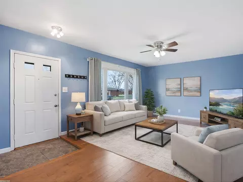 Living - 12851 Chippewa, Warren, MI 48088 photo 3 of 6
