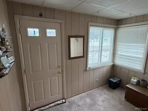 Entry Way - 794 S S Pne, Ishpeming, MI 49849 photo 1 of 2