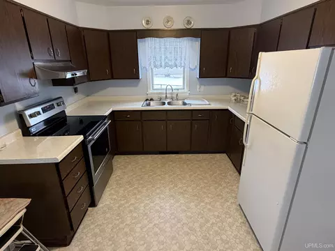 Kitchen - 794 S S Pne, Ishpeming, MI 49849 photo 1 of 2