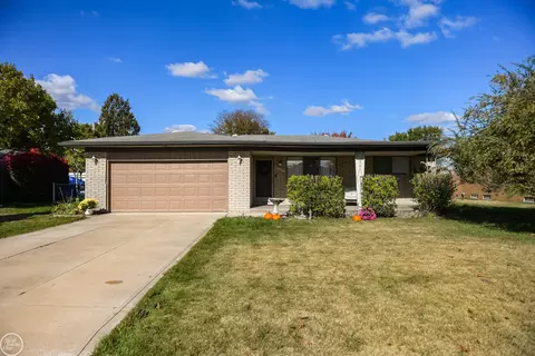 11115 Canterbury, Sterling Heights, MI 48312