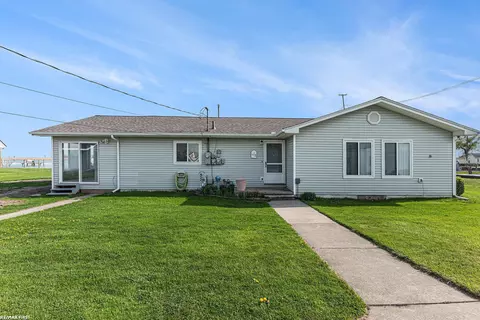 7618 S Channel, Harsens Island, MI 48028