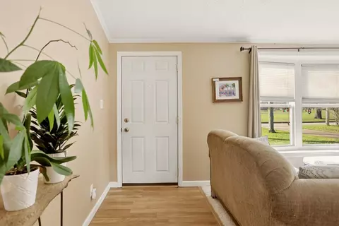 Entry Way - 317 E Maple, Saint Charles, MI 48655 photo 1 of 2