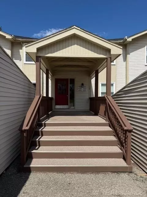 4984 Oak Hl, Waterford, MI 48329