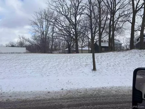 818 E Oakland, Lansing, MI 48906 photo 3