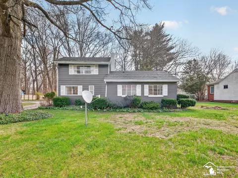 6790 Douglas, Lambertville, MI 48144