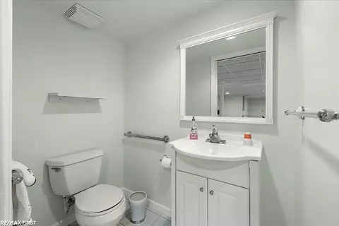Bath - 52672 Sable #15, Macomb, MI 48042 photo 6 of 7