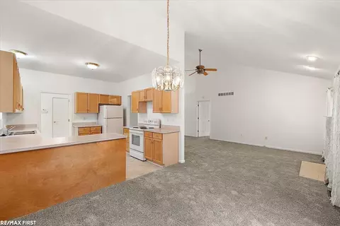 Living - 52672 Sable #15, Macomb, MI 48042 photo 4 of 4