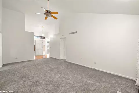 Living - 52672 Sable #15, Macomb, MI 48042 photo 2 of 4