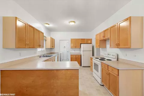 Kitchen - 52672 Sable #15, Macomb, MI 48042 photo 1 of 5