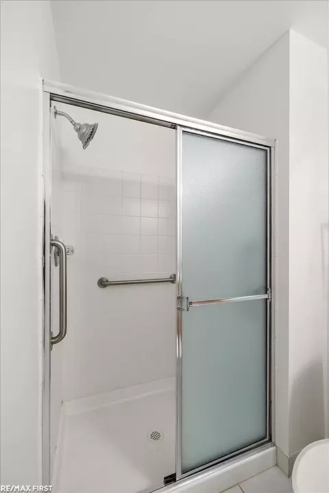 Bath - 52672 Sable #15, Macomb, MI 48042 photo 3 of 7