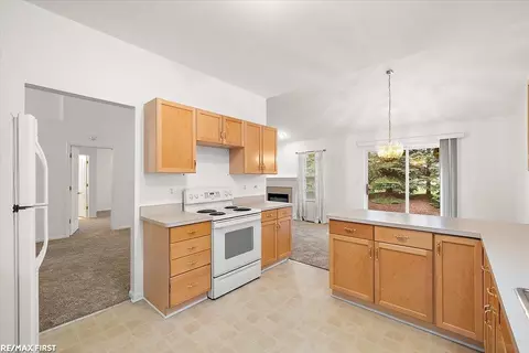 Kitchen - 52672 Sable #15, Macomb, MI 48042 photo 5 of 5