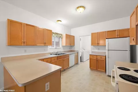 Kitchen - 52672 Sable #15, Macomb, MI 48042 photo 2 of 5