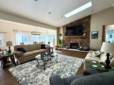Living - 3358 E Pinecrest, Gladwin, MI 48624 photo 3 of 7