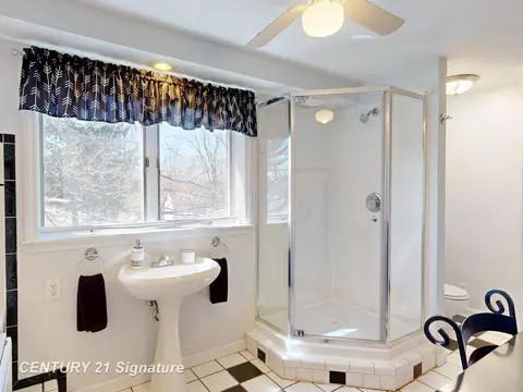 Bath - 535 Warren, Flushing, MI 48433 photo 4 of 5