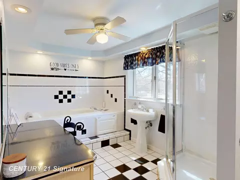 Bath - 535 Warren, Flushing, MI 48433 photo 2 of 5