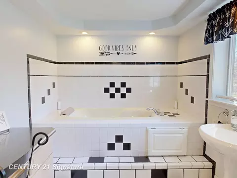 Bath - 535 Warren, Flushing, MI 48433 photo 3 of 5