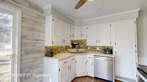 Kitchen - 535 Warren, Flushing, MI 48433 photo 4 of 5