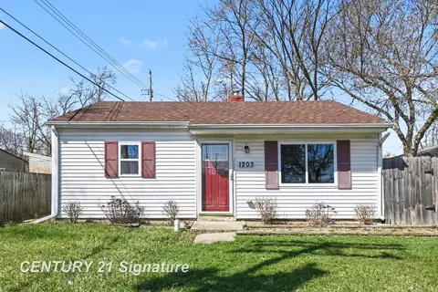1203 Warwick, Lansing, MI 48910