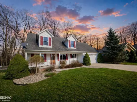 54690 Beacon Cv, New Baltimore, MI 48047