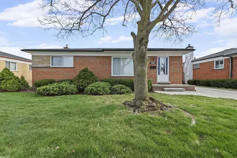 8400 Linda, Warren, MI 48093