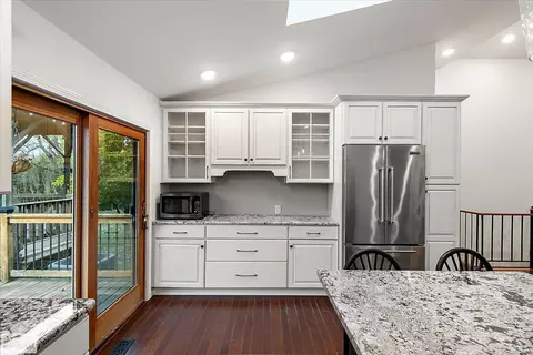 Kitchen - 9800 Coon Hill Rd, Munith, MI 49259 photo 7 of 8
