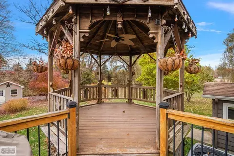 Exterior - 9800 Coon Hill Rd, Munith, MI 49259 photo 7 of 15