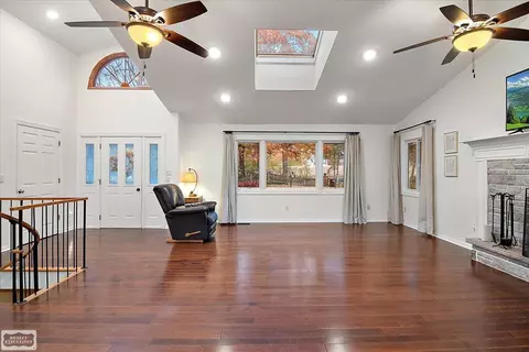 Living - 9800 Coon Hill Rd, Munith, MI 49259 photo 2 of 5