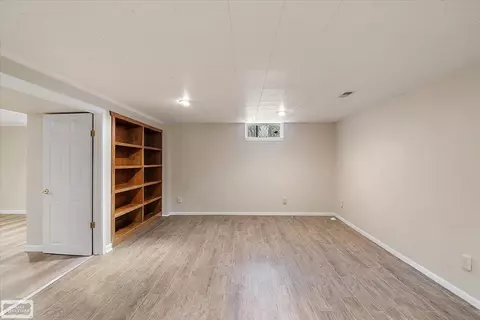 Living - 9800 Coon Hill Rd, Munith, MI 49259 photo 3 of 5