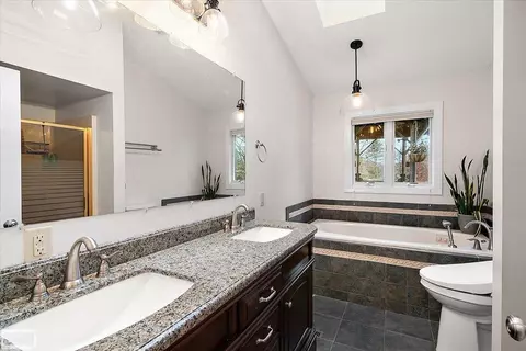 Bath - 9800 Coon Hill Rd, Munith, MI 49259 photo 1 of 8